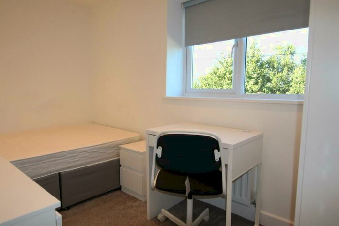 1 Bedroom Detached House To Rent In Large Double Room, Whiteway Road, Bath, BA2