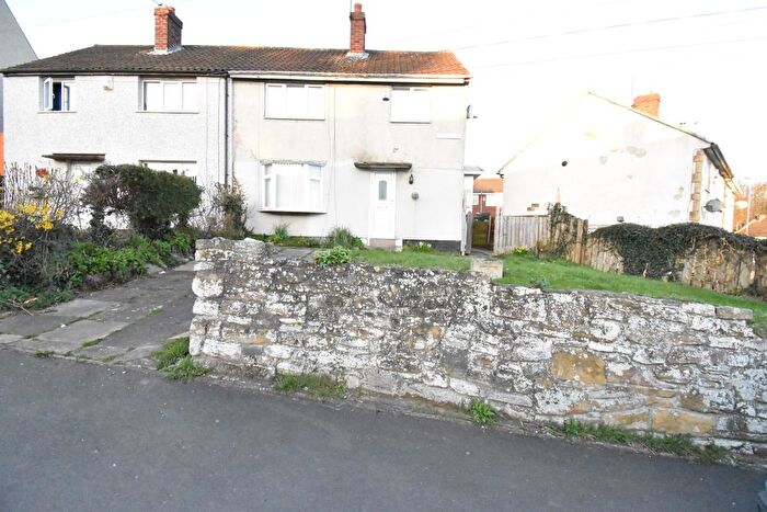 3 Bedroom Semi-Detached House To Rent In Hill Estate, Pontefract, WF9