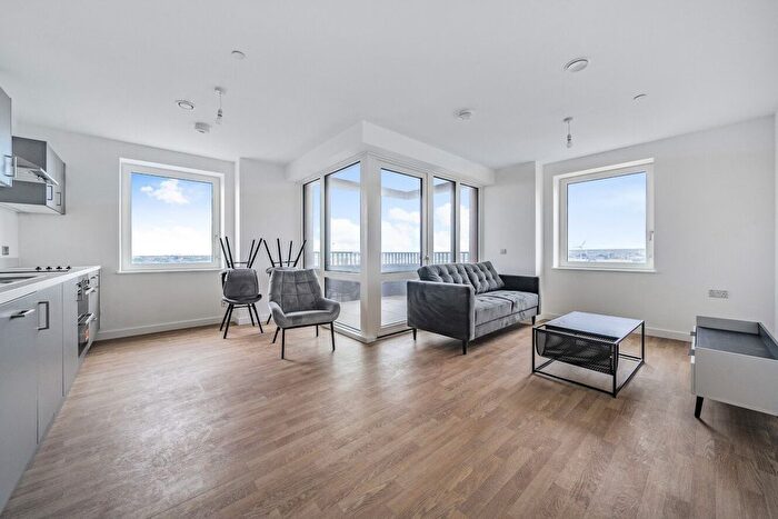 2 Bedroom Flat To Rent In St Pauls Road, Barking, London, IG11