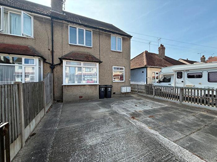 1 Bedroom Flat To Rent In Clacton-on-sea, CO15