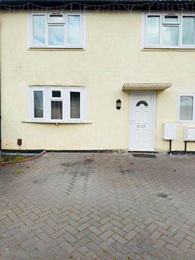 3 Bedroom Semi-Detached House To Rent In Lakefield Road, Oxford, OX4