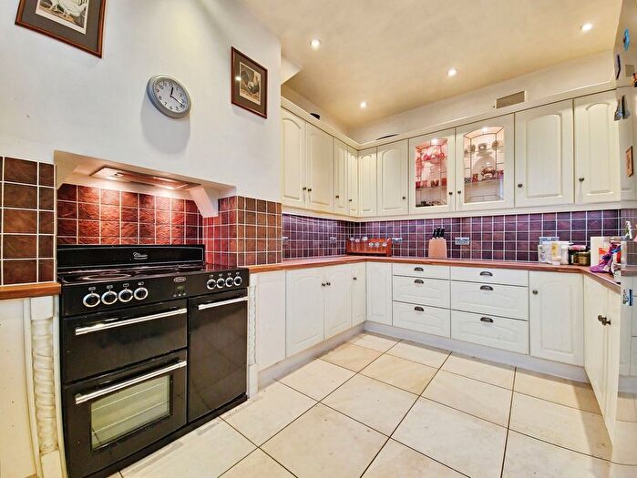 6 Bedroom Detached House For Sale In Heyworth Street, Derby, DE22