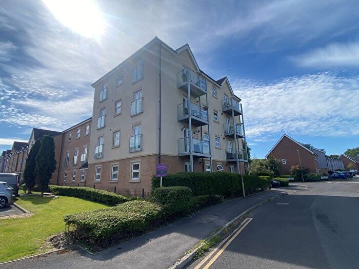 2 Bedroom Flat For Sale In Whites Way, Hedge End, SO30