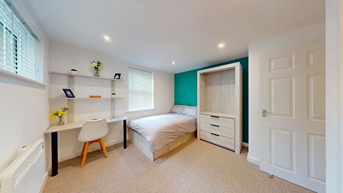 2 Bedroom Flat To Rent In St Ann's Place, Kirkstall Lane, Kirkstall, LS5