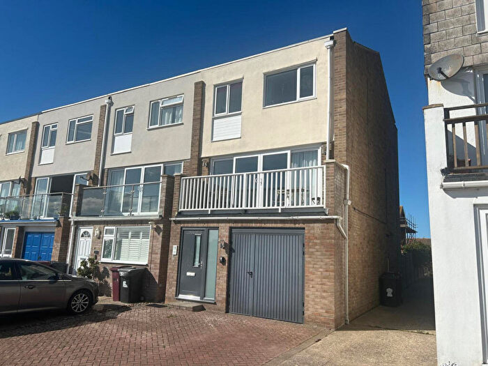 4 Bedroom Town House For Sale In Kingsway, Seafront, PO20