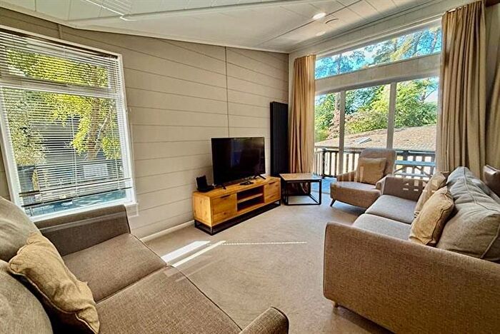 3 Bedroom Park Home For Sale In Southampton Rd, Fordingbridge, SP6