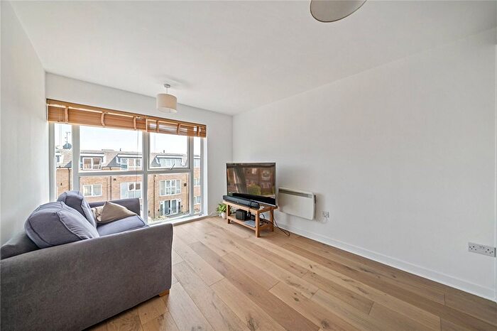 2 Bedroom Flat To Rent In High Street Colliers Wood, London, SW19