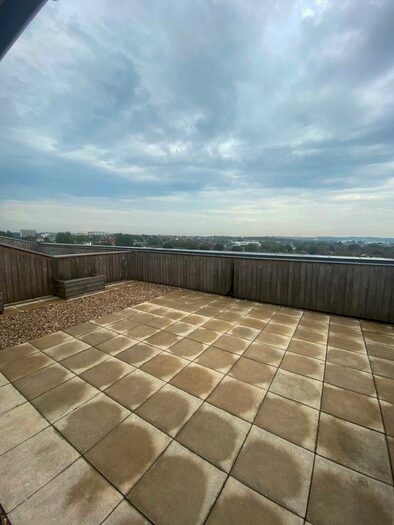 2 Bedroom Flat To Rent In Aire, Cross Green Lane, LS9