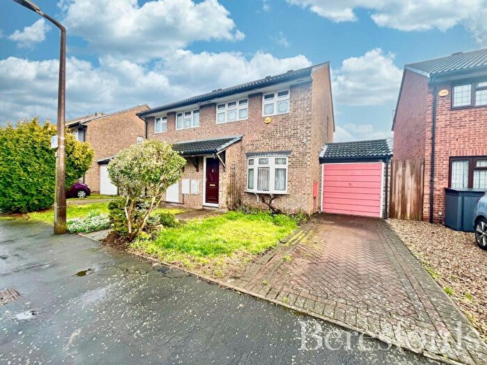 3 Bedroom Semi Detached House For Sale In Copperfields Way, Romford, RM3