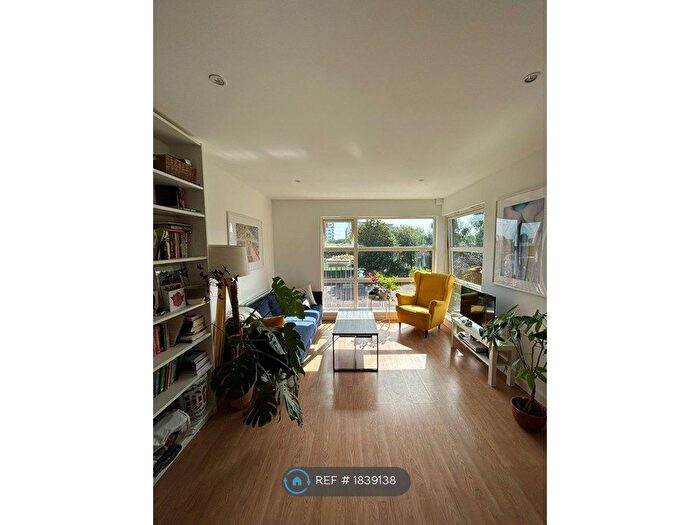 2 Bedroom Flat To Rent In Sherborne Street, London, N1