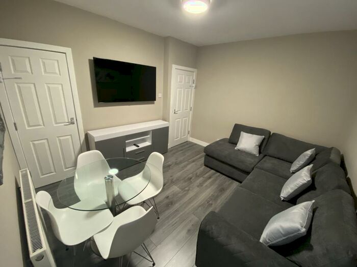 6 Bedroom Terraced House To Rent In Saxony Road, L7