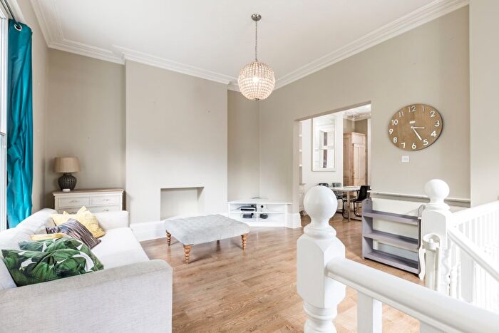 2 Bedroom Maisonette To Rent In Newington Green, London, N16