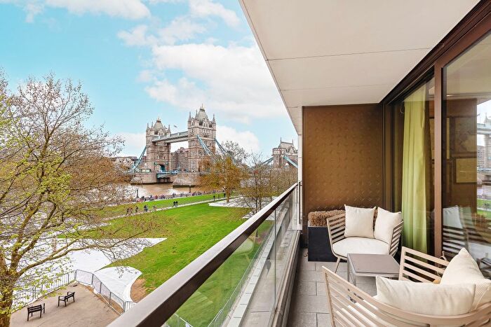 2 Bedroom Flat For Sale In Crown Square, Southwark, SE1