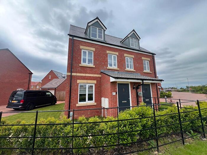 3 Bedroom Semi Detached House For Sale In Woodpecker Drive, Rothwell, Kettering, NN14