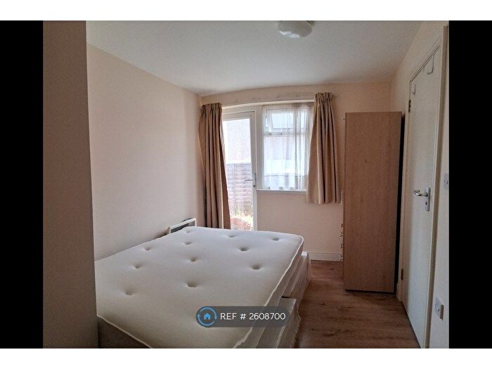 Studio To Rent In Riddons Road, London, SE12