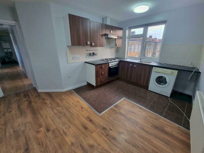 2 Bedroom Flat To Rent In Finchley Road, London, NW11