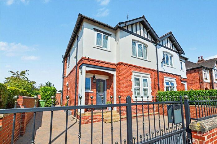 3 Bedroom Semi Detached House For Sale In Oulton Lane, Rothwell, LS26