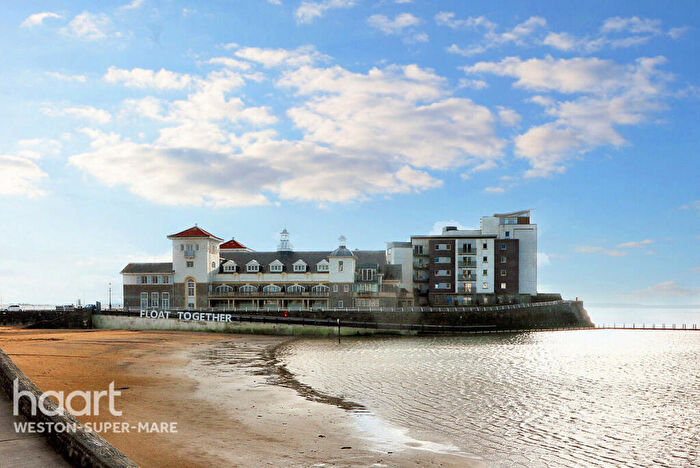 1 Bedroom Apartment For Sale In Knightstone Causeway, Weston-Super-Mare, BS23
