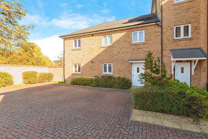 2 Bedroom Apartment For Sale In Barland Way, Aylesbury, HP18