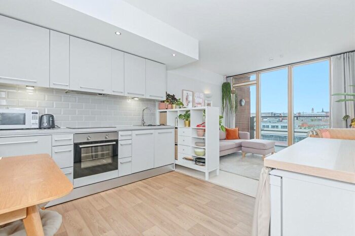 2 Bedroom Apartment For Sale In West Point, Wellington Street, LS1