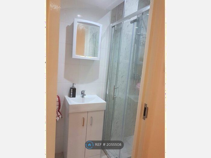 2 Bedroom Flat To Rent In Sutton Road, Hounslow, TW5