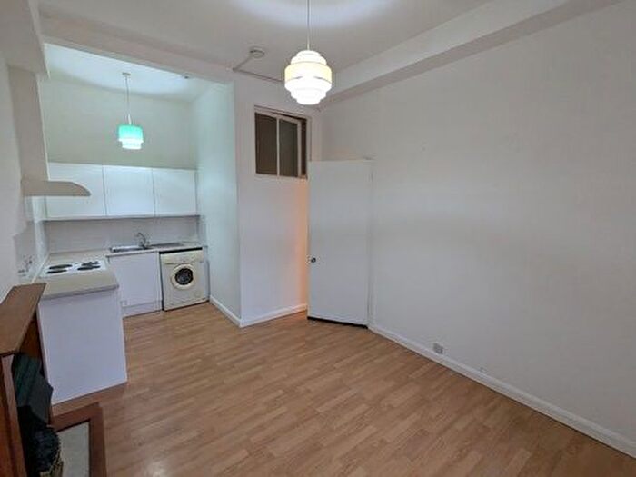 1 Bedroom Flat To Rent In Stewart Terrace, Edinburgh, EH11