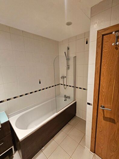 1 Bedroom Flat To Rent In Apartment, Leeds Road, Bradford, BD1