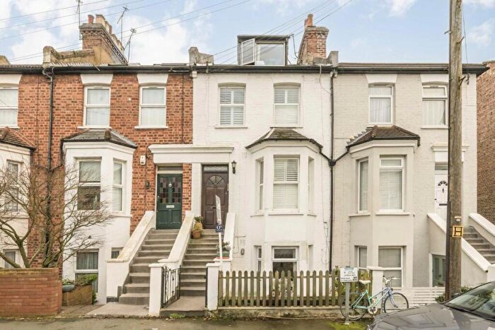 2 Bedroom Flat To Rent In Brownlow Road, Finchley, N3