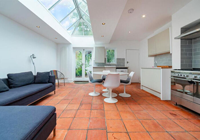 3 Bedroom House To Rent In Grafton Road, London, NW5