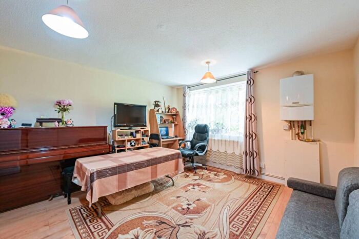 1 Bedroom Flat For Sale In Parkland Road, Wood Green, London, N22