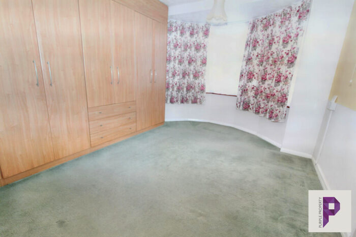 2 Bedroom Bungalow For Sale In Begonia Avenue, Gillingham, Kent, ME8