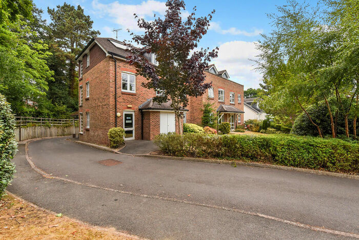 2 Bedroom Apartment To Rent In Tower Road, Liphook, GU30