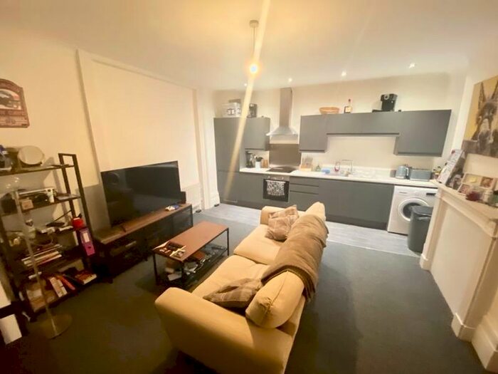 2 Bedroom Flat To Rent In East Row, Rochester, ME1