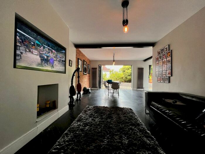 4 Bedroom Semi-Detached House To Rent In Kings Avenue, Clapham South, SW12