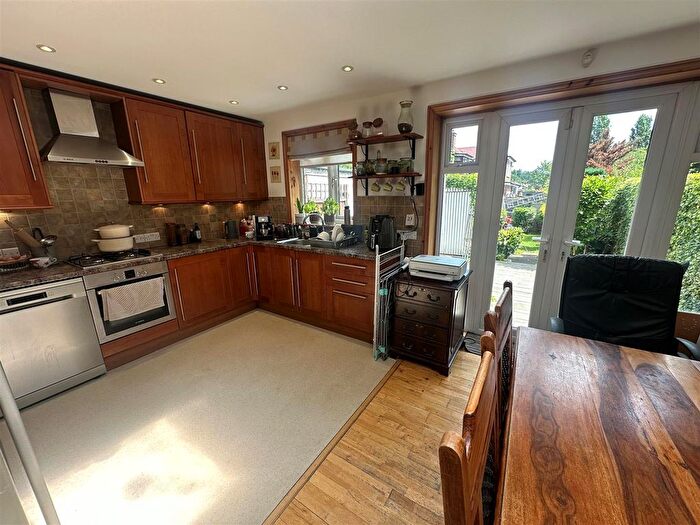 3 Bedroom Property To Rent In Montrose Avenue, Edgware, HA8