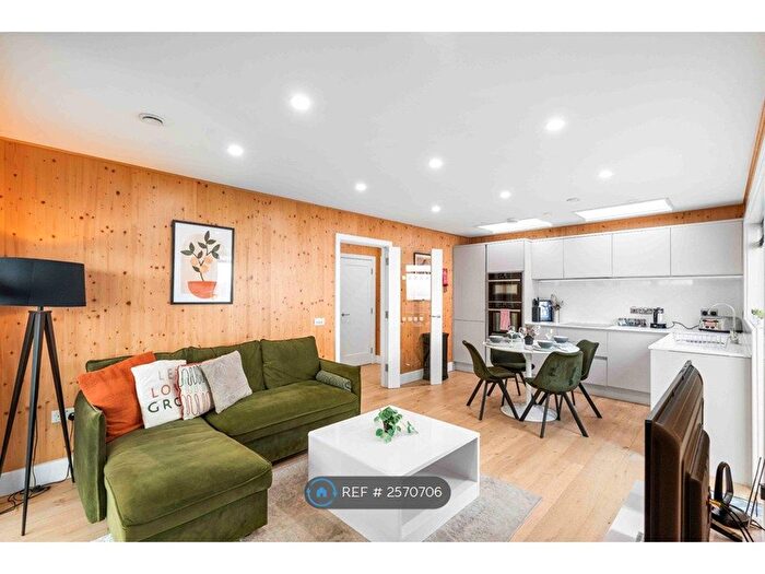 2 Bedroom Detached House To Rent In Hogarth Road, Hove, BN3