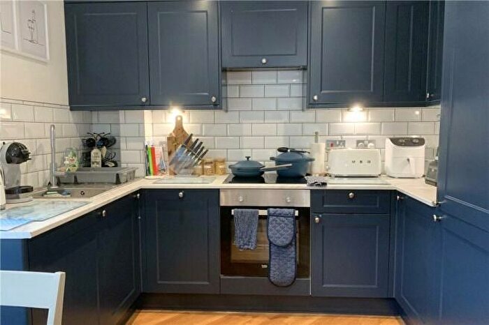 1 Bedroom Flat To Rent In Fairfield Avenue, Staines-Upon-Thames, TW18