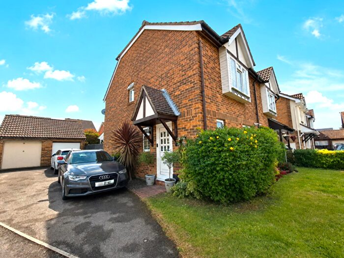 3 Bedroom Semi-Detached House For Sale In Ullswater Drive, Littlehampton, BN17