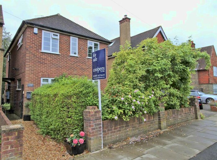 2 Bedroom Maisonette To Rent In Manor Way, Ruislip, HA4
