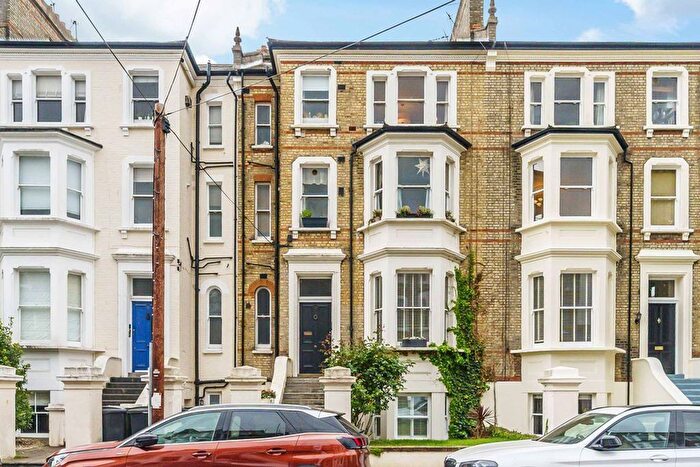 2 Bedroom Flat For Sale In St. Philip's Road, Surbiton, KT6