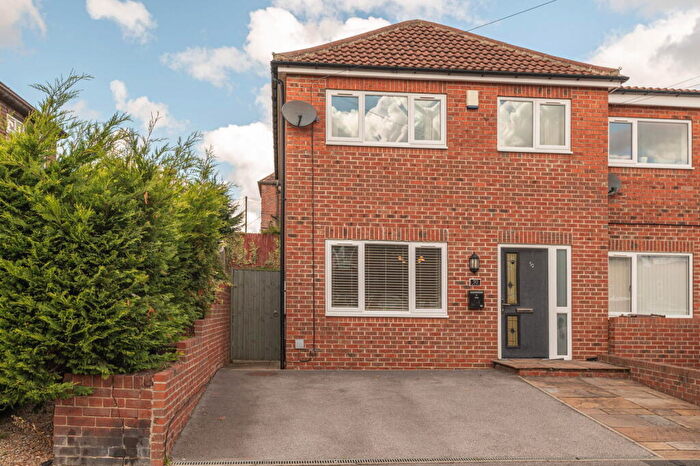 3 Bedroom Semi Detached House For Sale In Birch Grove, Kippax, Leeds, LS25