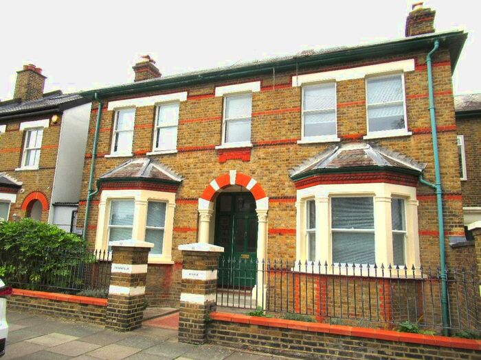2 Bedroom Flat To Rent In Trafalgar Road, Twickenham, TW2