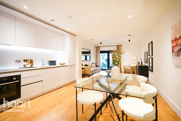 2 Bedroom Apartment For Sale In South Loop Green, Birmingham, B16