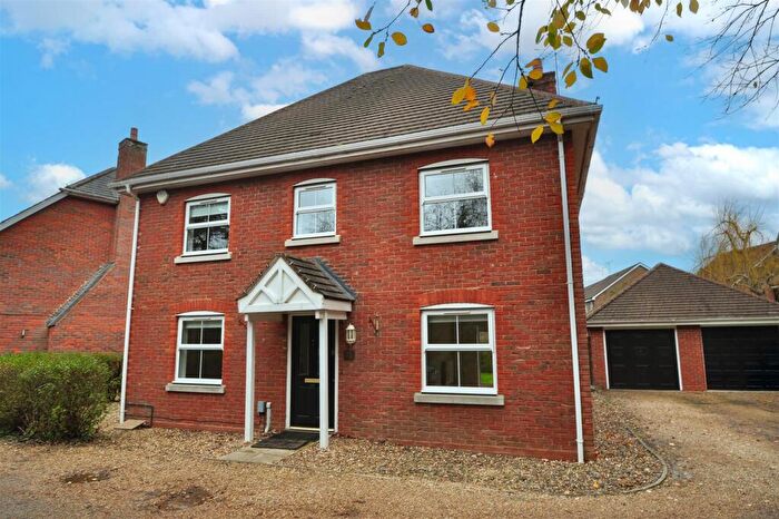 4 Bedroom Detached House To Rent In West Tisted Close, Fleet, GU51