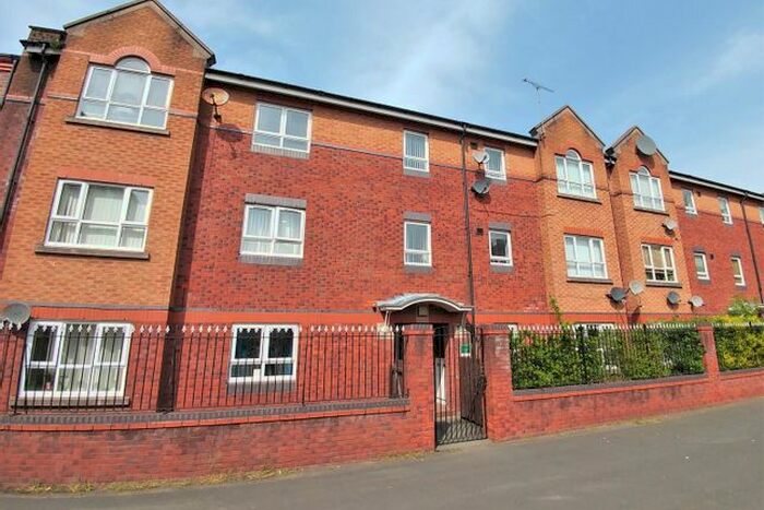 2 Bedroom Flat To Rent In Princes Gardens, City Centre, L3