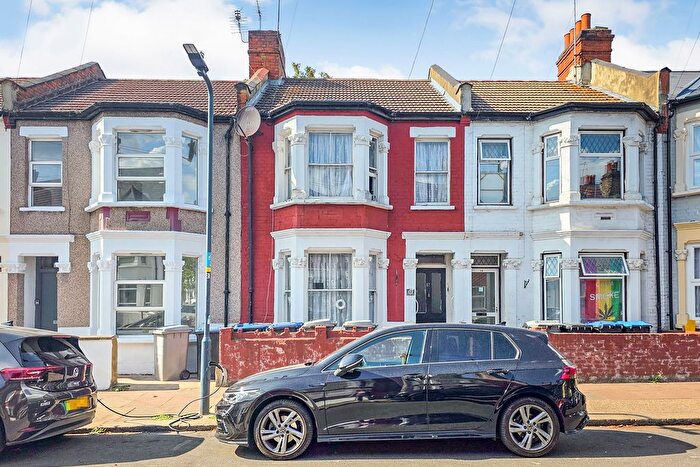 3 Bedroom Terraced House For Sale In Cobbold Road, London, NW10