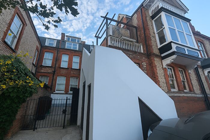 1 Bedroom Property To Rent In Queens Gate Court, Lipson, PL4