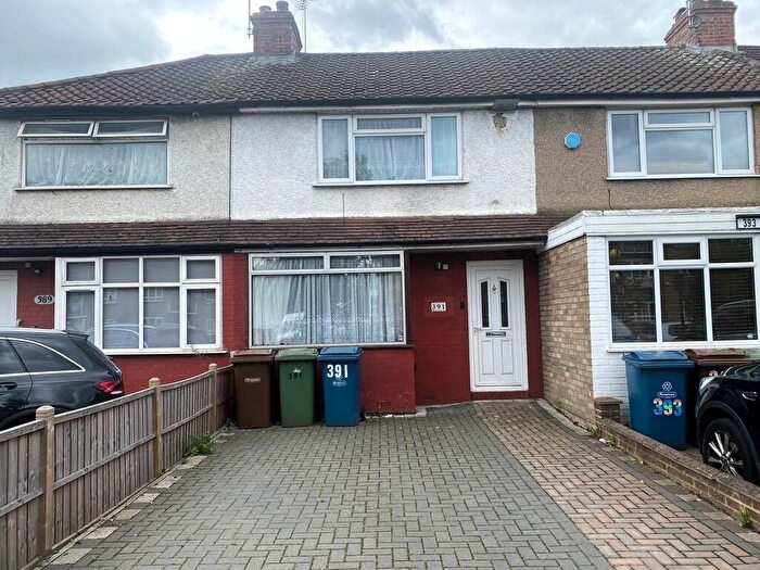 3 Bedroom Terraced House To Rent In Eastcote Lane, Harrow, HA2