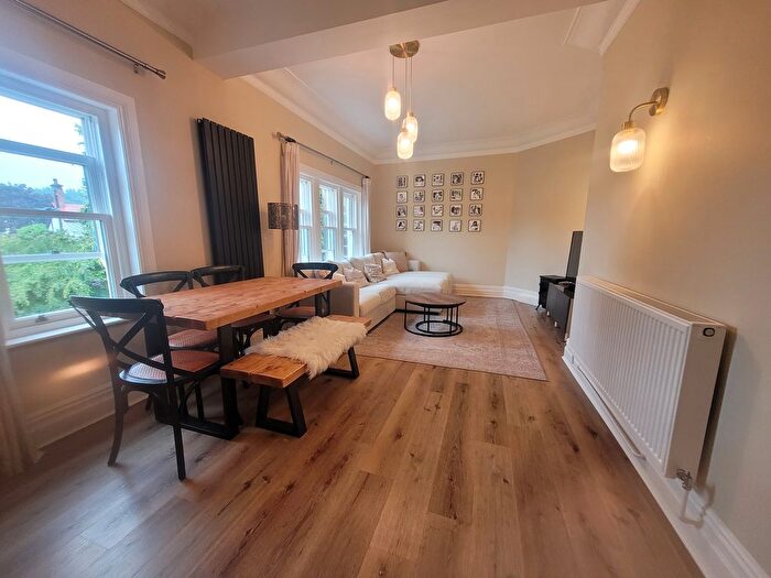 3 Bedroom Flat For Sale In Rutland Drive, Harrogate, HG1