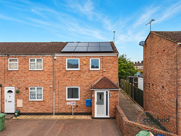 2 Bedroom End Of Terrace House For Sale In Dickens Avenue, Tilbury, RM18